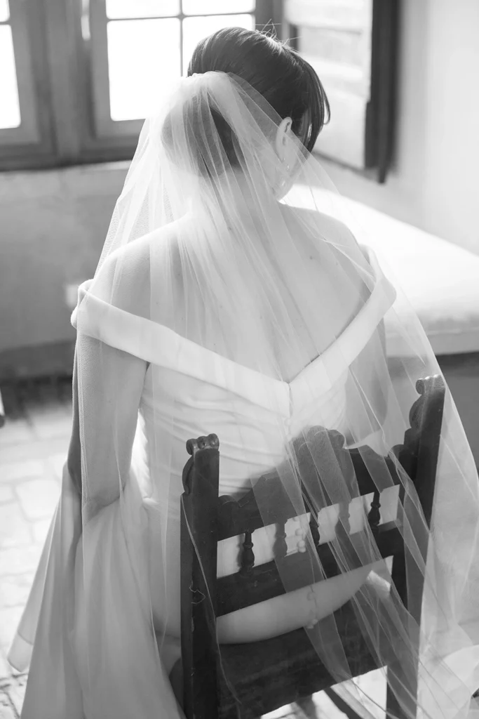 detail of a bride from behind sitting on a chair