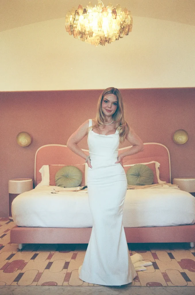 film photo of a bride in a room of palazzo Avino Ravello